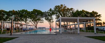 Piscina externa sazonal