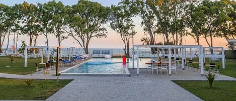 Seasonal outdoor pool