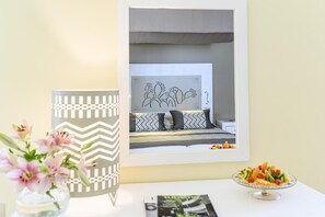 Een minibar, geluiddichte muren, gratis wifi, beddengoed