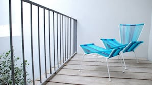 Triple Room, Balcony, Patio View | ระเบียง