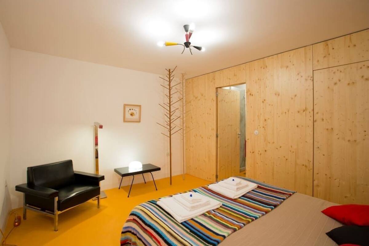 Suite, vue fleuve, rez-de-chaussée | Bureau, Wi-Fi gratuit, draps fournis