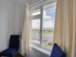Cottage | 3 bedrooms, individually decorated, individually furnished, free WiFi - The Lookout -the House With A View (Weymouth)