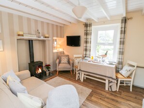 Cottage | 2 bedrooms, individually decorated, individually furnished, free WiFi
