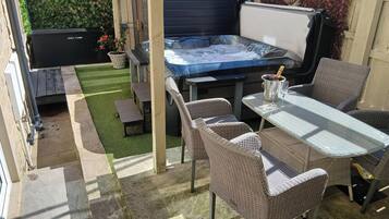 Cottage | Outdoor dining