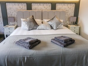 Cottage | Interior - Lock View - Nordic Spa (Skipton)