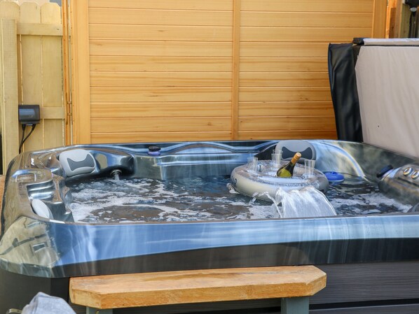 Cottage | Interior - Lock View - Nordic Spa (Skipton)