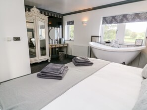 Cottage | Interior - Lock View - Nordic Spa (Skipton)