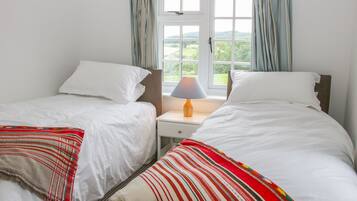 Cottage | 5 bedrooms, individually decorated, individually furnished, free WiFi