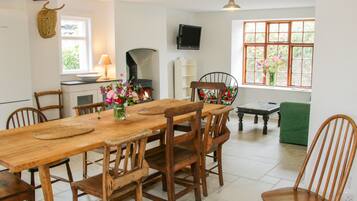 Cottage | Dining