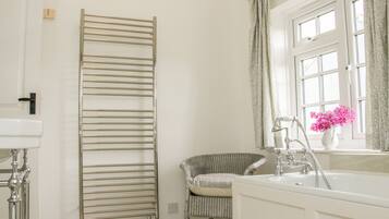 Cottage | Bathroom | Shower, bidet