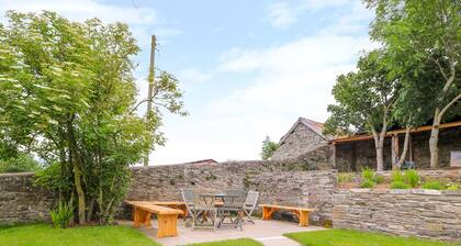 The Old Farmhouse, Upper Pitts