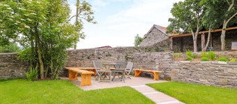 The Old Farmhouse, Upper Pitts
