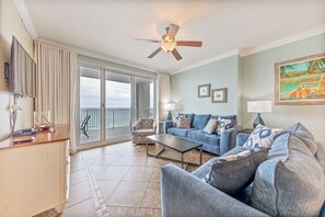 テレビ、DVD プレーヤー