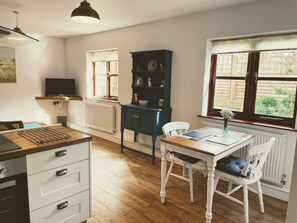 Cottage | Private kitchen | Fridge, microwave, stovetop, dishwasher