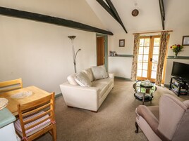 Cottage | Living area | TV