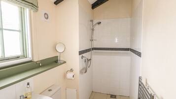 Cottage | Bathroom | Shower