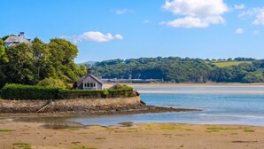 Unclassified image, 4 of 56, button - Bay View Apartment (Porthmadog)