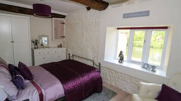 3 bedrooms, individually decorated, individually furnished, free WiFi