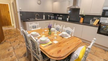 Cottage | Dining