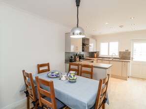 Cottage | Dining - 14 Lyme Mews (Seaton)