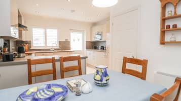 Cottage | Dining