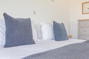Cottage | 4 bedrooms, individually decorated, individually furnished, free WiFi