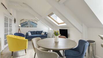 Cottage | Dining