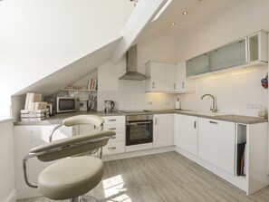 Cottage | Private kitchen - Ocean View (Marazion)