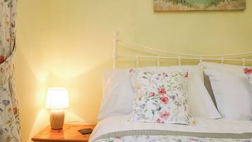 Cottage | 1 bedroom, individually decorated, individually furnished, free WiFi