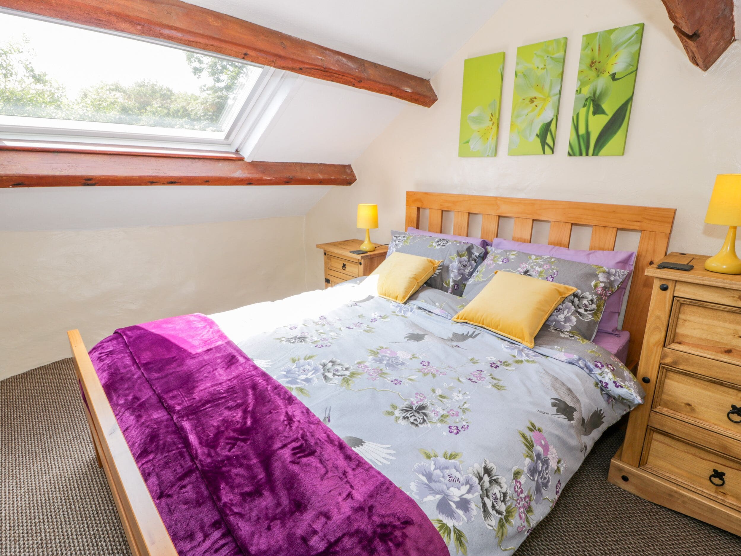 Cottage | 2 bedrooms, individually decorated, individually furnished, free WiFi
