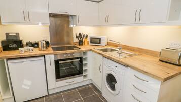 Casa de campo | Cocina privada | Refrigerador, microondas y utensilios de cocina