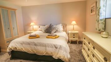 Mökki | 2 makuuhuonetta, yksilöllisesti sisustettu, yksilöllisesti kalustettu