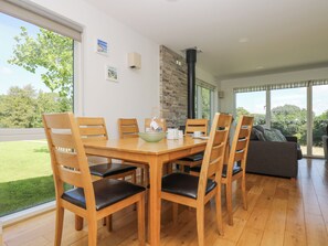 Cottage | Dining