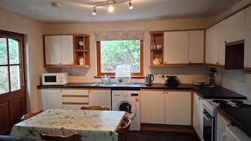 Cottage | Private kitchen | Cookware/dishes/utensils