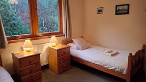 Cottage | 2 bedrooms, individually decorated, individually furnished, free WiFi