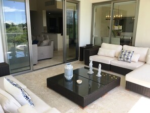 TV - Relax in luxury apartment, private beach & pool (Punta Cana)