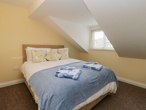 Cottage | 4 bedrooms, individually decorated, individually furnished, free WiFi - Valiant House (Scarborough)