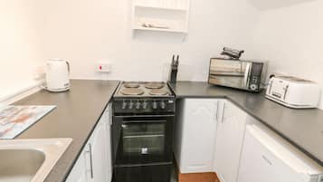 Cottage | Private kitchen | Cookware/dishes/utensils
