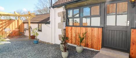 المنشأة من الخارج