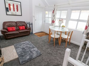 Cottage | Living area