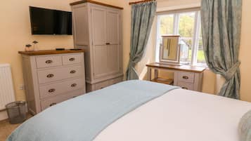 Cottage | 2 bedrooms, individually decorated, individually furnished, free WiFi