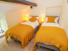 Cottage | 2 bedrooms, individually decorated, individually furnished, free WiFi