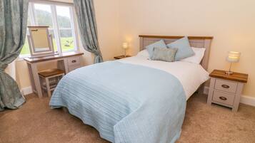 Cottage | 2 bedrooms, individually decorated, individually furnished, free WiFi