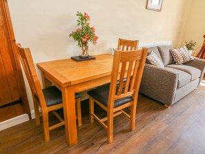 Cottage | Dining