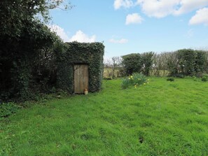 Property grounds - Ael Y Bryn (Menai Bridge)