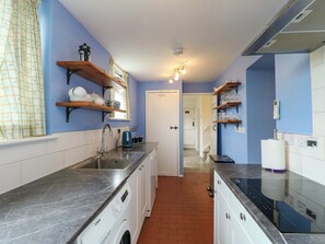 Fridge, dishwasher, highchair, cookware/dishes/utensils - Ael Y Bryn (Menai Bridge)