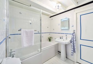 Cottage | Bathroom | Shower