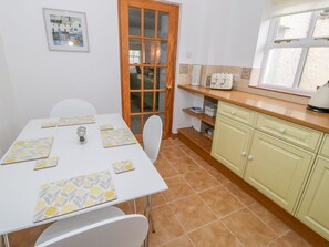 Cottage | Private kitchen | Microwave, stovetop, dishwasher, electric kettle - Bryn Haf, New Street (Beaumaris)