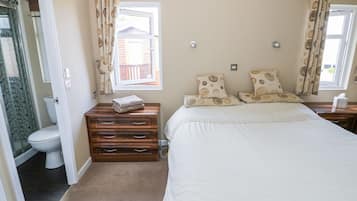 Cottage | 2 bedrooms, individually decorated, individually furnished, free WiFi
