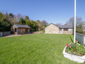 المنطقة المحيطة بالمنشأة